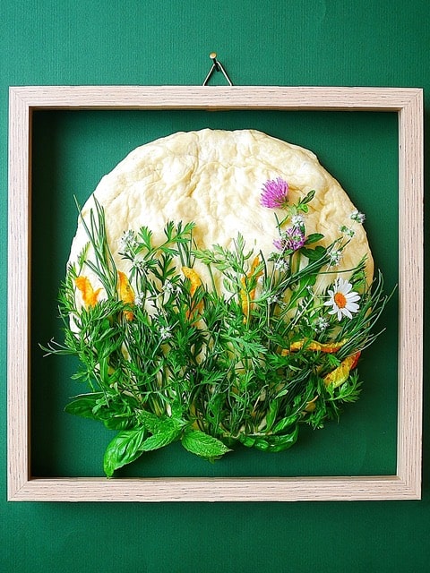 Focaccia di patate e erbe di campo