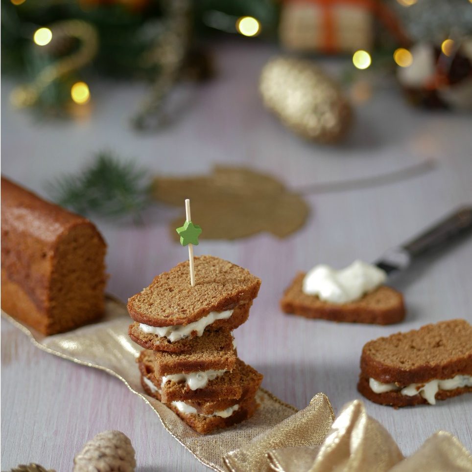 Tartine pain d epices gorgonzola car.jpg1 aspect ratio 1 1