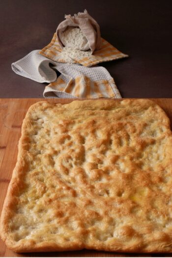 Focaccia genovese appena sfornata