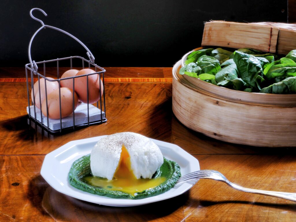 Uovo ricomposto aperto