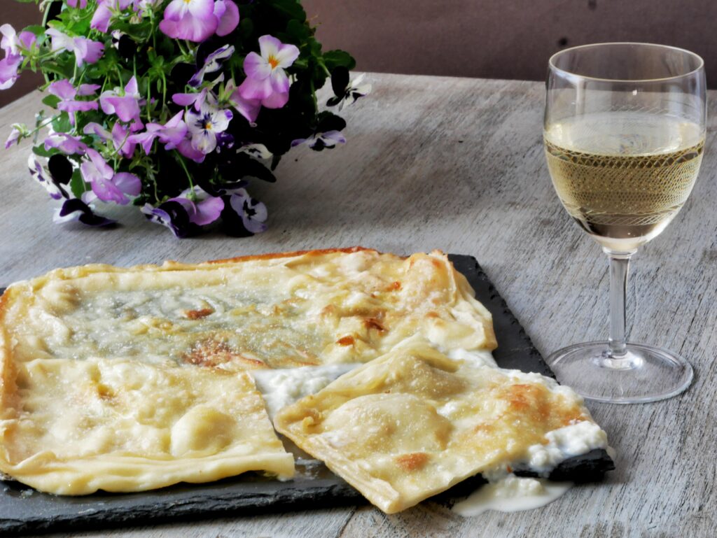 Focaccia di Recco al formaggio