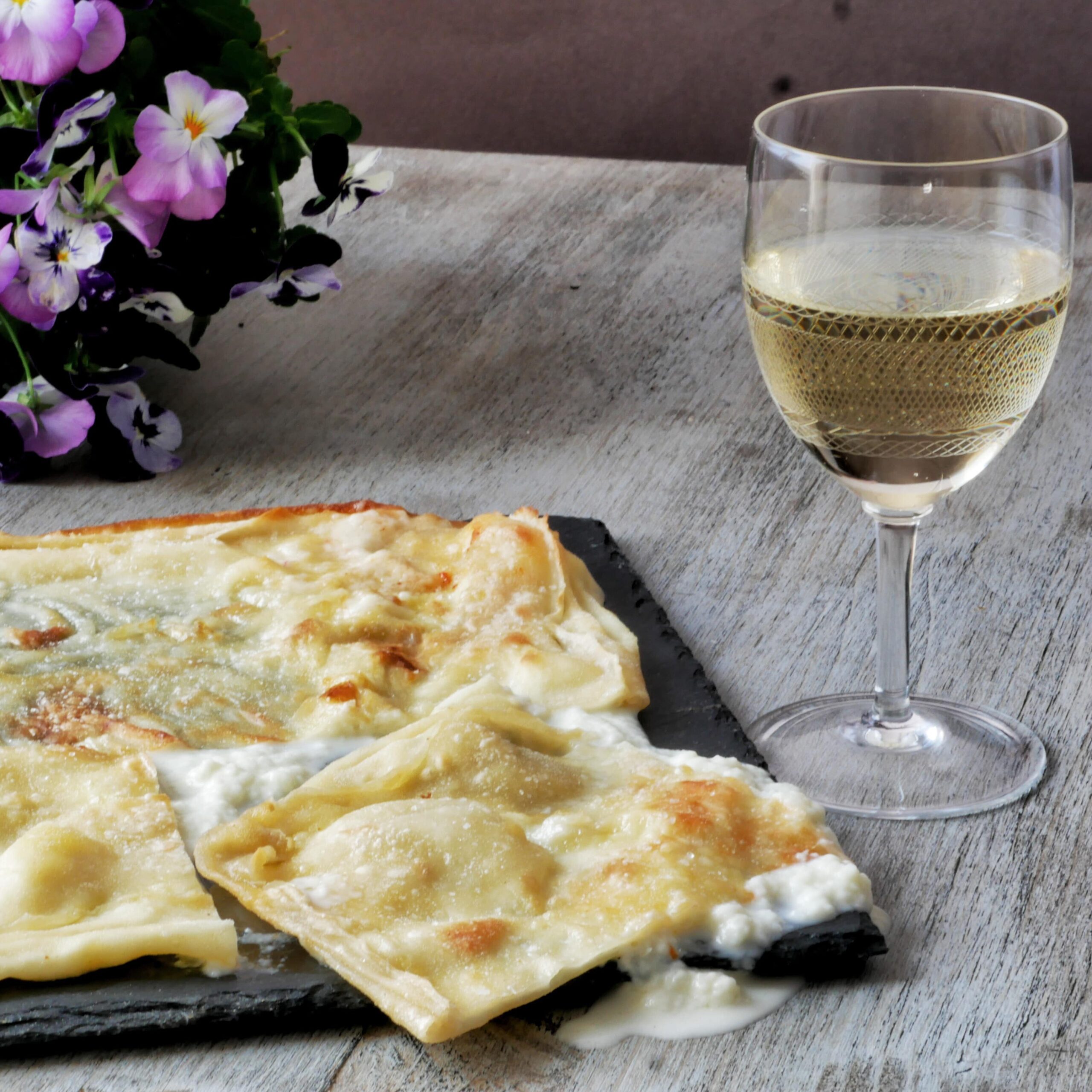 Focaccia di recco ricetta tradizionale c scaled aspect ratio 1 1