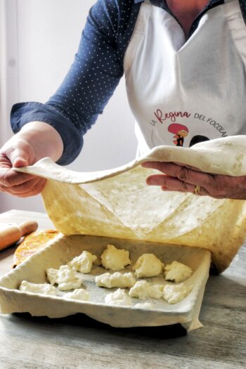 Focaccia di recco3c scaled aspect ratio 350 525