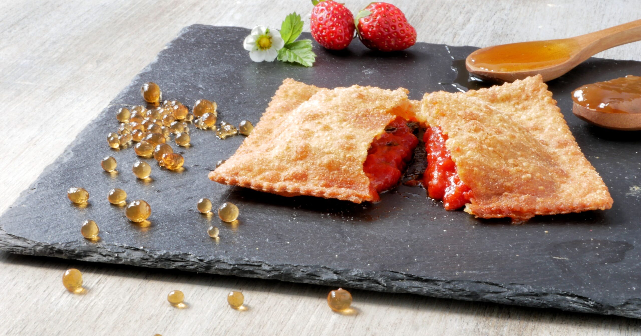 Raviolo fritto al pomodoro liquido min scaled aspect ratio 1200 630