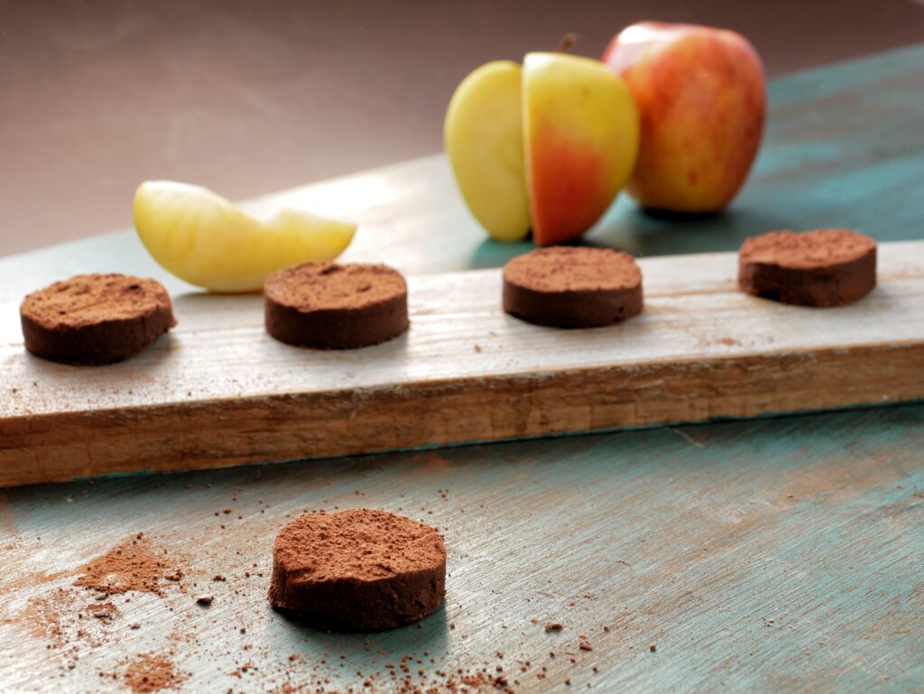 Dolci cremosi di mele e cioccolato